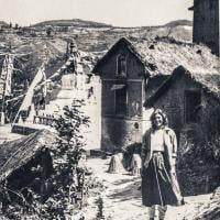 (32797_pr-3.psd) Pam Cayton, Sankhu, Nepal, 1979.