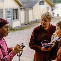 (33647_pr-3.psd) Lama Yeshe with Gun Johansson and Karin Valham in Väddö, Sweden, 1983. Jeff Nye (photographer)