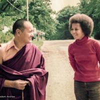 (38115_pr-3.jpg) Lama Yeshe and Jan Willis, Madison, WI, 1974. Jan Willis (donor)