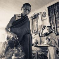 (39253_pr-3.psd) Lama Lhundrup assisting Lama Zopa Rinpoche's initiation, Kopan Monastery, 1973. Deborah Simpson (donor)