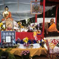 (39387_sl-3.jpg) HH Zong Rinpoche teaching at Vajrapani Institute, California, 1978.