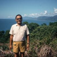 (39497_sl-3.psd) Lama Yeshe on holiday in Cairns, Queensland, Australia, 1981.