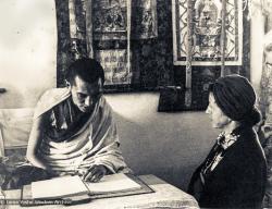 (01213_ud-3.psd) Lama Zopa Rinpoche and Bea Ribush during the Fourth Meditation Course, Kopan Monastery, Nepal, 1973. Bea Ribush is a devoted student of the lamas who became instrumental in establishing Dharma centers in Australia.