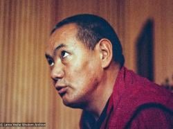 (04294_sl-3.psd) Lama Yeshe teaching in Aryatara Institute, Jagerndorf, Germany, 1981. Photos by Ueli Minder.