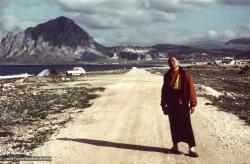 (05072_pr.JPG) 1983, Italy, Jacie Keeley (photographer), Lama Yeshe, Ocean, Sicily