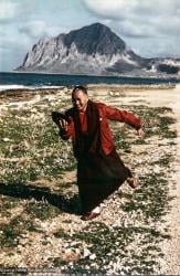 (05075_pr-1.psd) 1983, Italy, Jacie Keeley (photographer), Lama Yeshe, Ocean, Sicily