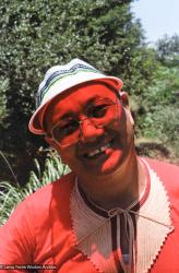 (05916_ng.jpg) Lama Yeshe gardening in Aptos, California, USA, 1983. Åge Delbanco (Babaji) (photographer)