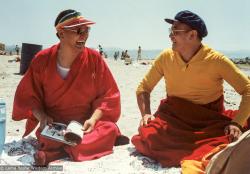 (07063_pr-3.JPG) Lama Yeshe at the beach with Geshe Lobsang Gyatso, California,1983. Åge  Delbanco (photographer)