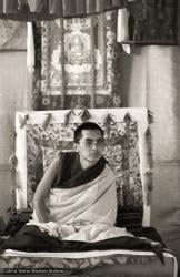 (07732_ng-2.psd) Lama Zopa Rinpoche teaching during the 9th Meditation Course, Kopan Monastery, Nepal, 1976.