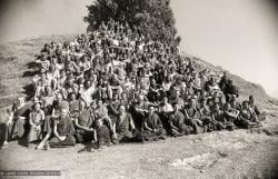 (08533_ng-2.psd) Group portrait at the end of the Ninth Meditation Course, Kopan Monastery, Nepal, 1976. To the left of Lama Yeshe is Yangsi Rinpoche, to the right of Lama Zopa Rinpoche is Lama Lhundrup and Lama Pasang.