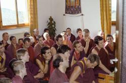 (15236_ng.tif) Lama Yeshe addressing western monks and nuns at Istituto Lama Tsongkhapa, Italy, 1983. Photos donated by Merry Colony.