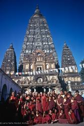 (15859_pr.psd) The lamas along with new western monks and nuns posing with the Mount Everest Center students in Bodhgaya, India, 1974. Photo includes Daja Meston (Thubten Wangchuk), Kyabje Zopa Rinpoche, Lama Yeshe, Lama Lhundrup Ringsel, Nick Ribush, and Lama Pasang Tsering.