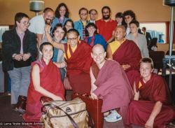 (22037_pr-3.psd) Students and sangha seeing Lama Zopa Rinpoche off at the airport after the cremation of Lama Yeshe, Vajrapani Institute, California, 1984. Photo includes Robina Courtin, Jeff Nye, Paul Bourke, Helly Pelaez aka Jampa Chökyi (aka Jamyang Wangmo), Thubten Pelgye, Wendy Finster, Geshe Thinley, Yeshe Khadro (Marie Obst), Paula de Wys, Nick Ribush, Chuck Thomas, Sarah Thresher, Gun Johansson, and Tom Waggoner. Ricardo de Aratanha (photographer)