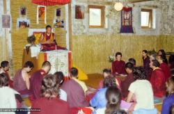 (22365_ng-3.psd) Lama Yeshe teaching at Istituto Lama Tzong Khapa, Pomaia, Italy, 1981. (Elisabeth Drukier as translator.)