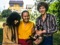 (29811_ud-3.jpg) Lama Yeshe with Gwendolyn and Bradley Dobos, Seattle, 1978.