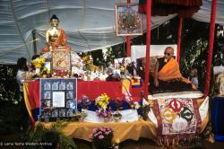 (39387_sl-3.jpg) HH Zong Rinpoche teaching at Vajrapani Institute, California, 1978.