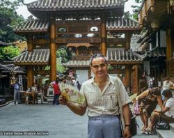 (39466_sl-3.jpg) Lama Yeshe in Hong Kong, China, 1982.