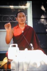 (42274_ud.jpg) Lama Yeshe teaching at Fair Lawn, New Jersey, USA, 1974. Lynda Millspaugh (photographer)