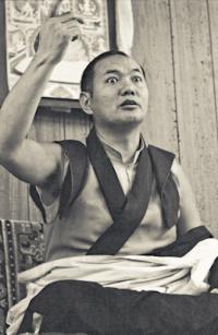 Lama Yeshe teaching at Lake Arrowhead, California, 1975. Photo: Carol Royce-Wilder. 