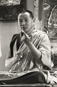 Lama Yeshe teaching in Yucca Valley, 1977. Photo by Carol Royce-Wilder.